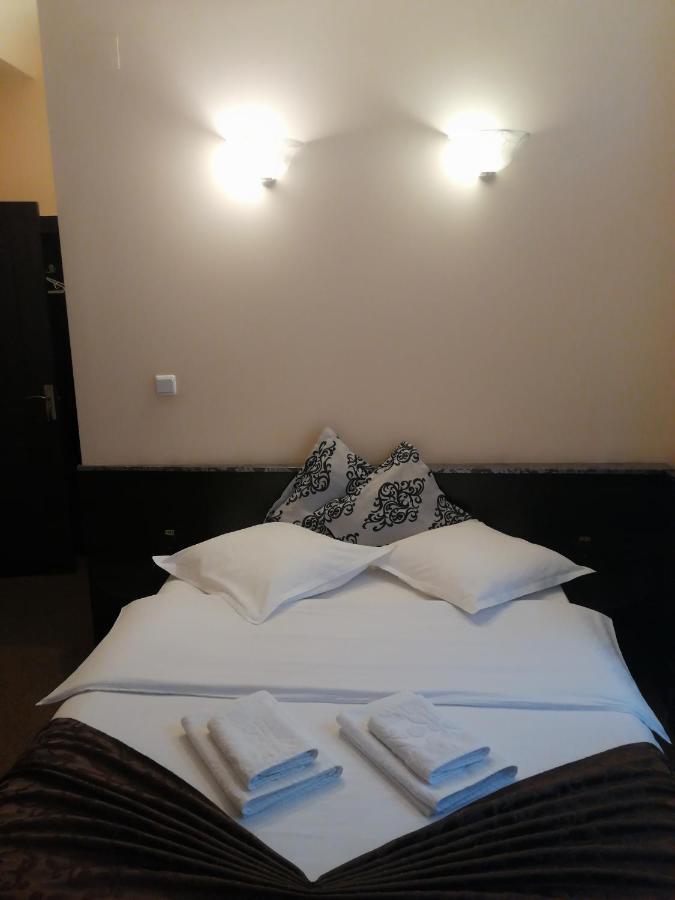 Hotel Casa Teilor Piteşti Exteriér fotografie