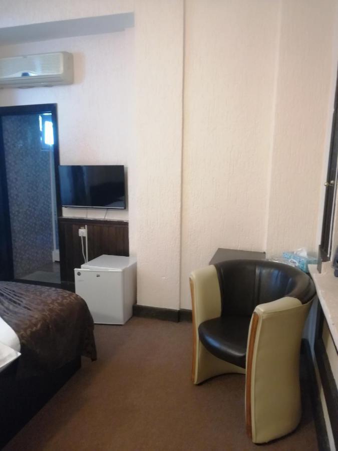 Hotel Casa Teilor Piteşti Exteriér fotografie