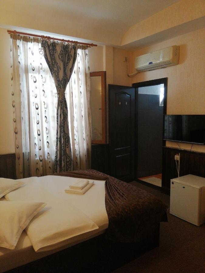 Hotel Casa Teilor Piteşti Exteriér fotografie